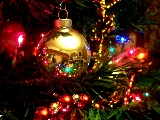 albero di natale con pallina